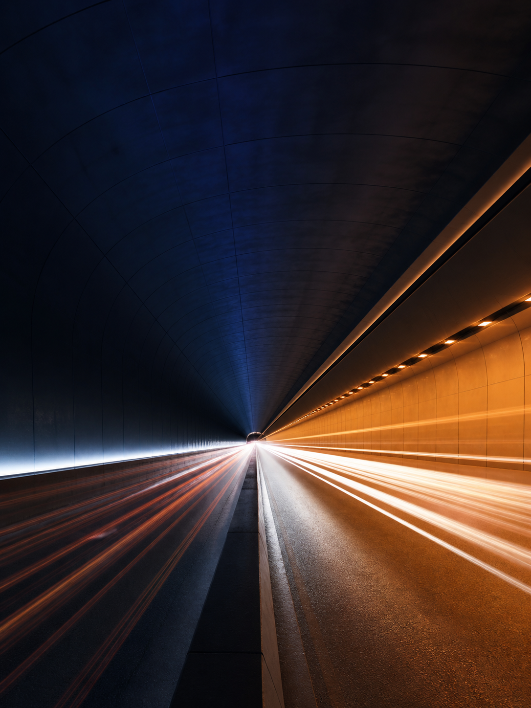 Trilhas de luz em túnel arquitetônico — transição da reforma tributária